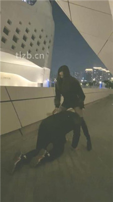 【扶桑】户外遛狗-长靴全体重踩踏_绳艺资料库视频资源下载