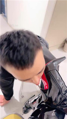图片[9]_【玥樾】舔脏高跟/长靴全体重踩地毯/圣水淋浴_绳艺资料库视频资源下载