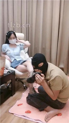 图片[4]_【芸裳】萝莉主S-短靴踩狗爪/鞭打/虐乳/转胯/坐脸窒息_绳艺套路直播视频资源网