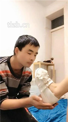 【鱼子酱】跪舔萝莉S的脏鞋子_绳艺资料库