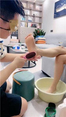 图片[11]_【丹祖宗】圈养狗等主人回家-伺候洗脚/舔裸足/吃脚皮_绳艺资料库视频资源下载