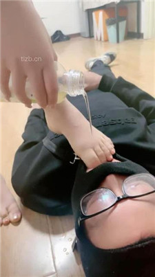 图片[15]_【嘉一】跪舔铆钉高跟美足_绳艺套路直播视频资源网
