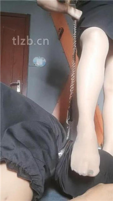 图片[4]_【东营天香百合】高跟灰丝踩狗头/狗链拴狗/嘴叼鞋/虐乳_绳艺资料库视频资源下载