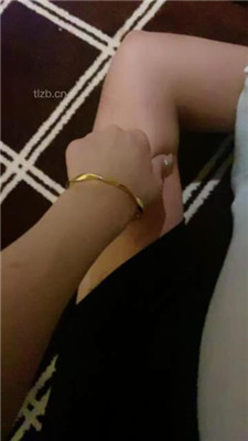 图片[13]_【不知名美女】掐拧胳膊-及膝袜捂脸窒息/数据线狠抽/踩踏_绳艺套路直播视频资源网