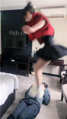 图片[11]_【孤傲女帝】胯下虐辱/全体重踩脖/跳踩/耳光抽_绳艺资料库视频资源下载