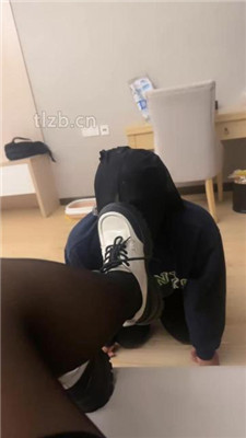 【叶娘】黑丝脚深喉/跪舔脏鞋底/耳光_绳艺资料库视频资源下载