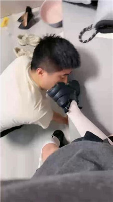 图片[14]_【樱子大人】狗舌头擦鞋器-鞋耳光/踩狗爪/全体重踩踏/鞭打_绳艺资料库视频资源下载