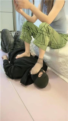 图片[14]_【苒溪】睡梦中偷舔主人的脚被教训_绳艺套路直播视频资源网