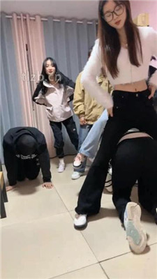 图片[4]_【尤物大大】女生寝室4主VS双奴带新人学妹入圈调_绳艺套路视频资源网