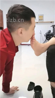 图片[13]_【凌儿女神】鞭打/舔脏鞋臭脚/玩户外舔脏鞋/关狗笼_绳艺套路直播视频资源网