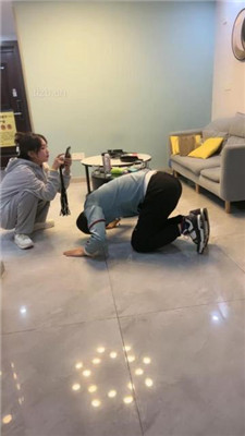 图片[6]_【乔妹】运动鞋白袜踩地毯狗/虐乳/鞭打_绳艺套路直播视频资源网