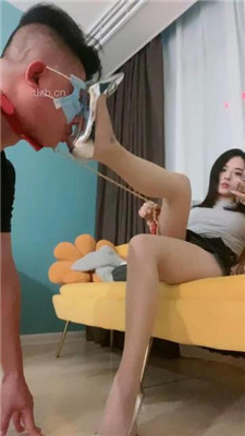 图片[17]_【不知名美女】银色高跟-碾压虐乳/坐垫吸臭/浓痰【完整版】_绳艺套路直播视频资源网