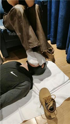 图片[4]_【玥野兔】短靴白棉袜踩狗脸_绳艺资料库视频资源下载