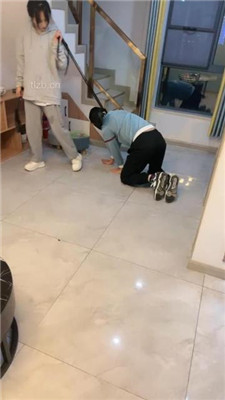 图片[8]_【乔妹】运动鞋白袜踩地毯狗/虐乳/鞭打_绳艺套路直播视频资源网