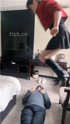 图片[8]_【孤傲女帝】胯下虐辱/全体重踩脖/跳踩/耳光抽_绳艺资料库视频资源下载