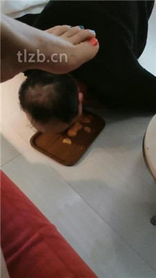 图片[9]_【西安天使】桌下视角恋足舔-踩踏喂食_绳艺资料库视频资源下载