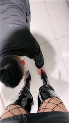图片[6]_【玥樾】舔脏高跟/长靴全体重踩地毯/圣水淋浴_绳艺资料库视频资源下载