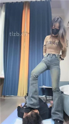 【不期而遇】牛仔裤臀下羞辱-圣水-闻超臭白袜-踩踏_绳艺资料库视频资源下载