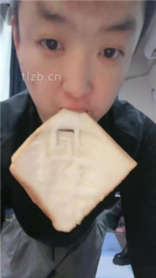 图片[14]_【不期而遇】牛仔裤臀下羞辱-圣水-闻超臭白袜-踩踏_绳艺资料库视频资源下载