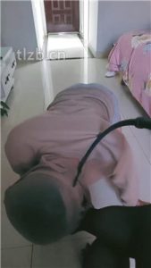 【诗恩大大】跪舔高跟黑丝美腿_绳艺资料库