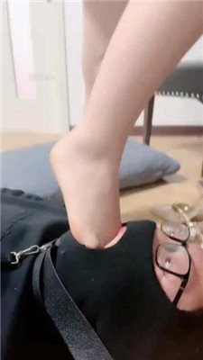 图片[11]_【嘉一】跪舔铆钉高跟美足_绳艺套路直播视频资源网