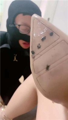 图片[5]_【嘉一】跪舔铆钉高跟美足_绳艺套路直播视频资源网