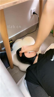图片[5]_【玥野兔】桌下视角-长靴白袜踩狗_绳艺资料库视频资源下载