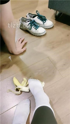 图片[10]_【护短S】跪舔小白鞋白袜/踩踏香蕉喂食_绳艺资料库视频资源下载