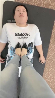 【冰夏女王】双S-高跟全体重踩地毯【双视角版】_绳艺套路直播视频资源网