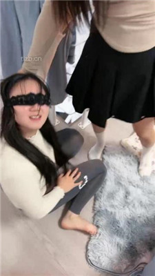 图片[15]_【橙宝】双母畜伺候-裸足插嘴踩脸【完整版】_绳艺资料库视频资源下载