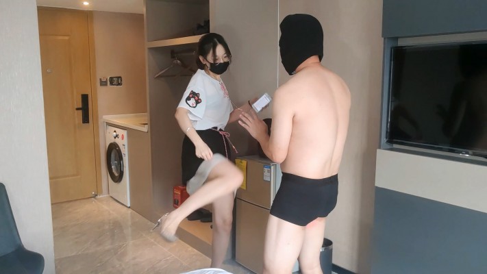 图片[3]_小鱼姐姐高跟裸足踩脖子追债欠债无赖_绳艺套路直播视频资源网