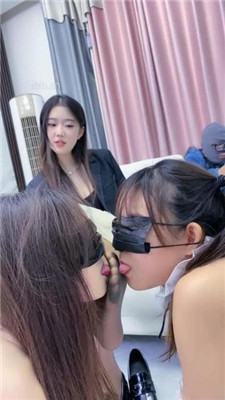 图片[6]_【麋鹿银儿】奴下奴双女慕-接吻轮流浓痰吐脸/骑马/三人踩踏_绳艺资料库视频资源下载
