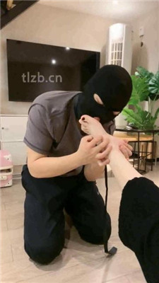 图片[13]_【七七】闺蜜双调-坐垫舔脚/裸足深喉/浓痰踩踏【双视角版】_绳艺套路直播视频资源网