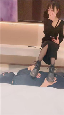 图片[3]_【柔儿公主】短靴踩踏/舔脏鞋底/赏赐圣水_绳艺资料库视频资源下载