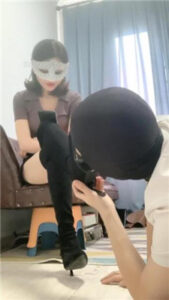 【成都DS】跪舔长靴原味脚_绳艺资料库视频资源下载