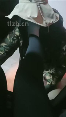 【嗯哼】停车场-跪舔原味白袜脚_绳艺资料库