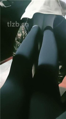 图片[2]-嗯哼】停车场-跪舔原味白袜脚-绳艺资源网