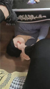 【水仙】桌下原味裸足狂舔【完整版】_绳艺资料库