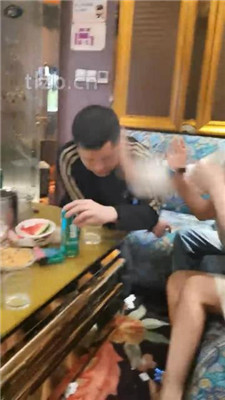 图片[2]-文文文】KTV-素人S-闻小白鞋黑棉袜-绳艺资源网