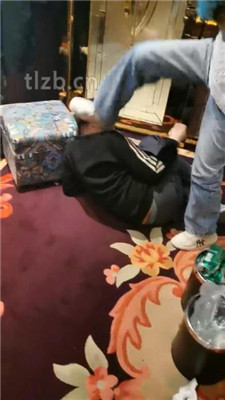 图片[3]-文文文】KTV-素人S-闻小白鞋黑棉袜-绳艺资源网