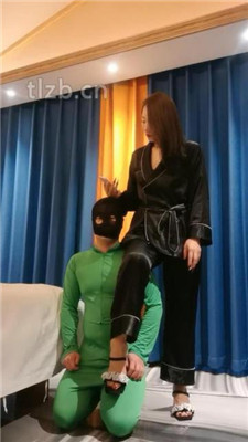 【冷御女王】物化人体家具-骑脖化妆_绳艺资料库