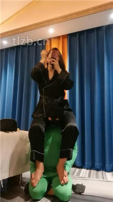 图片[4]-冷御女王】物化人体家具-骑脖化妆-绳艺资源网