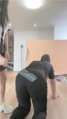 图片[3]-清禾】人体鞋架/鞋底口水舔/虐乳/狗链遛狗/骑马-绳艺资源网