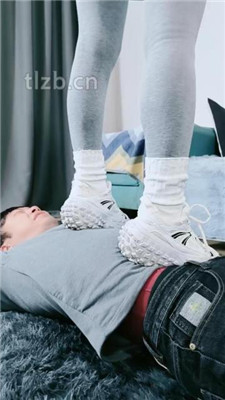 图片[4]-幽魅】运动鞋白袜全体重踩地毯/白袜蹂躏狗脸-绳艺资源网