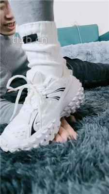 图片[6]-幽魅】运动鞋白袜全体重踩地毯/白袜蹂躏狗脸-绳艺资源网