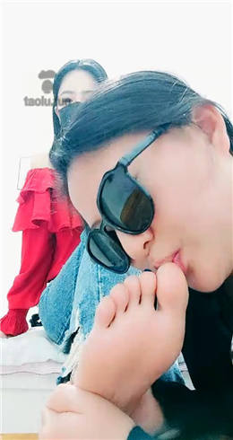 图片[1]-凌夏 开发闺蜜做母狗 现场试试圣水-绳艺资源网
