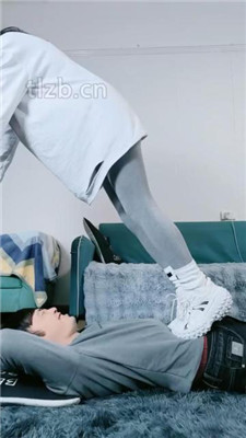 图片[7]-幽魅】运动鞋白袜全体重踩地毯/白袜蹂躏狗脸-绳艺资源网