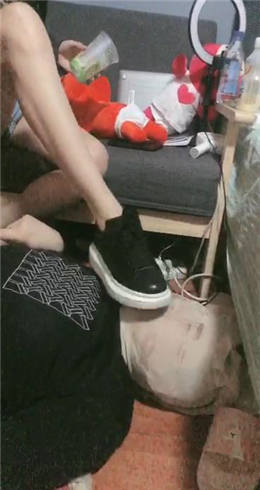 图片[1]-蔓蔓 被要挟的房东（口水圣水脏鞋底）-绳艺资源网