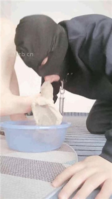 图片[15]-bibi团】狗笼圈养囚禁/人体鞋架/伺候沐足-绳艺资源网