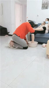 【朱迪】骑马爬行驯化_绳艺资料库